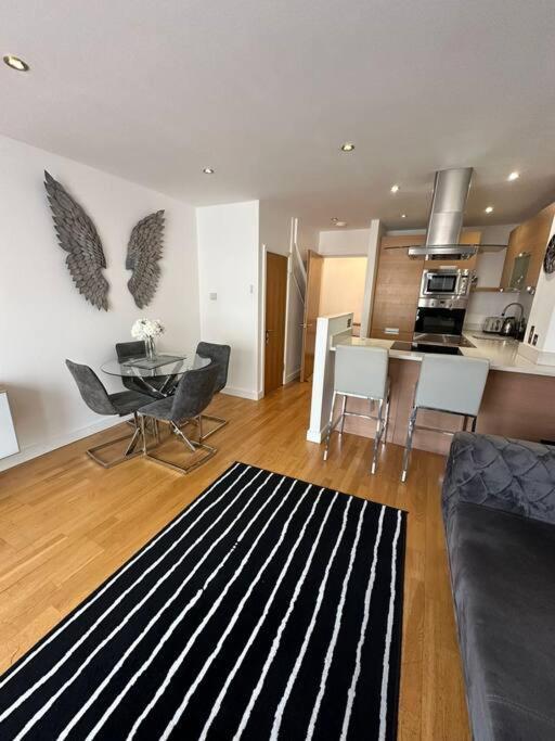 Two Br Flat 5 Mins Walk From London Eye G96 Apartment Bagian luar foto